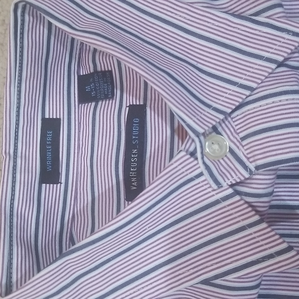 EUC Van Heusen Dress Shirt - Picture 2 of 2